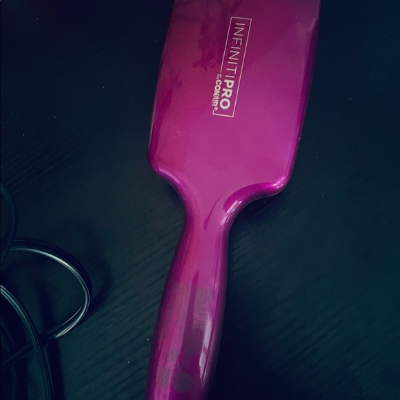 Conair InfinitiRRO hair straightening brush - Picture 5 of 6